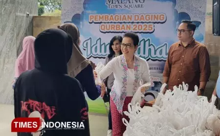 Malang Town Square Bagikan 840 Paket Daging Sapi untuk Warga dan Pemulung