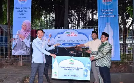 Tebar Semangat Berbagi di Idul Adha, Le Minerale Salurkan Hewan Kurban