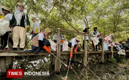 Aksi Bersih&#45;bersih Pantai Banyuurip Gresik, PLN Libatkan Warga dan Pelajar