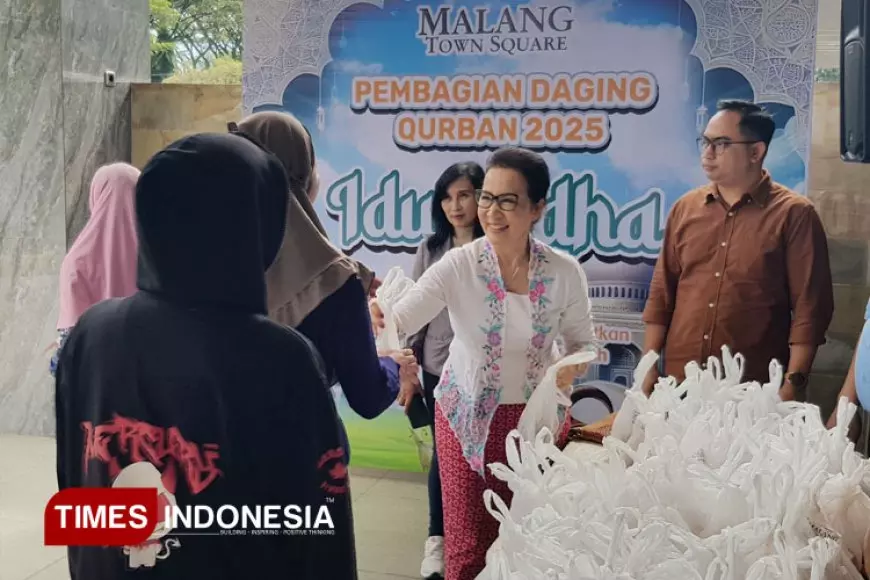 Malang Town Square Bagikan 840 Paket Daging Sapi untuk Warga dan Pemulung