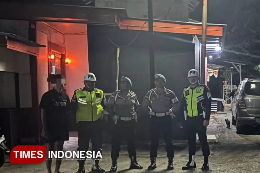 Polisi - TNI di Sumba Timur Patroli Etika Profesi di Tempat Hiburan Malam