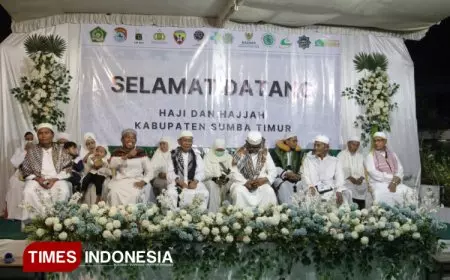 Jemaah Haji Asal Sumba Timur Tiba di Waingapu Disambut Pemkab dan Masyarakat