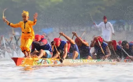 Mengenal Pacu Jalur, Balap Perahu Tradisional Riau yang Viral