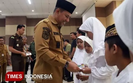 Bupati Probolinggo Semangati Anak Yatim: Jangan Takut Bermimpi dan Bercita&#45;Cita