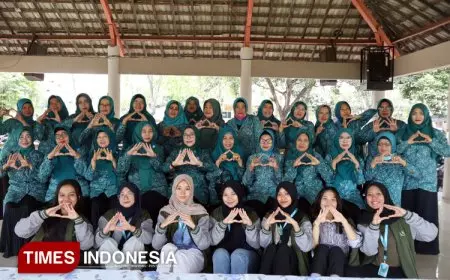 Mahasiswa KKN UPN Veteran Jatim Ajak Ibu PKK Babatan Olah Tempe Jadi Brownies Sehat