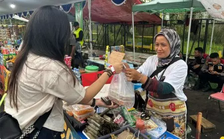 PNM Fasilitasi 50 Nasabah Mekaar Jualan di Stadion, Untung Berlipat!