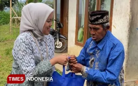 Florawisata Santerra De Laponte gandeng KPPAD Pandesari Pujon Gelar Pembagian Sembako