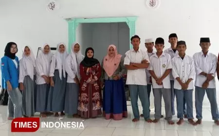 Polije Berikan Pelatihan Dasar Membaca Bahasa Inggris pada SMKSI Darul Istiqomah Jember