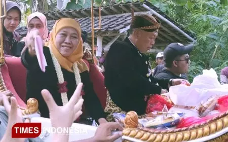 Gubernur Khofifah Ikut Ramaikan Kirab Budaya di Ponorogo