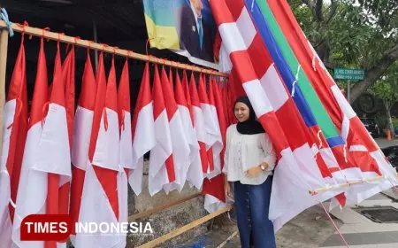 Pedagang Umbul&#45;Umbul Agustusan di Kota Mojokerto Curi Start Demi Kejar PO