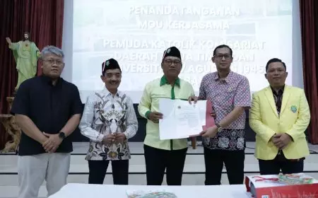 Pemuda Katolik - Untag Surabaya Kolaborasi Beri Beasiswa untuk Mahasiswa Berprestasi