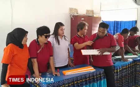 PKM Unkriswina Sumba dan SLB Negeri Kanantang Simulasi Alat Peraga Mistar Hitung Braille