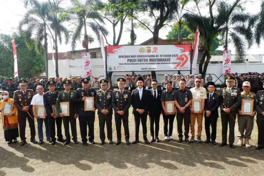 Hari Bhayangkara ke&#45;79, Polres Cianjur Beri Penghargaan pada Sejumlah Tokoh Inspiratif