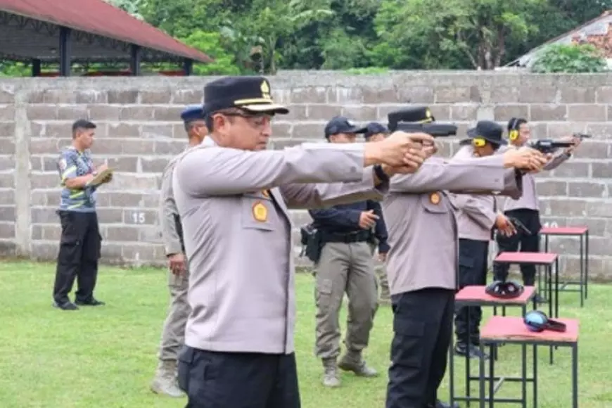 Tingkatkan Kemampuan Personel, Polresta Cilacap Gelar Latihan Menembak