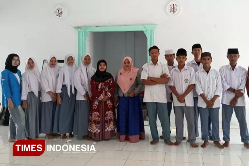 Polije Berikan Pelatihan Dasar Membaca Bahasa Inggris pada SMKSI Darul Istiqomah Jember