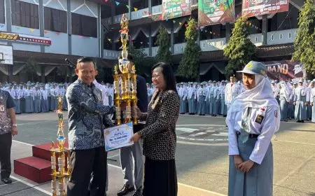 Disarpus Banjarnegara Serahkan Penghargaan Juara Lomba Resensi Buku Koleksi Perpusda