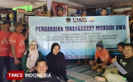 UWG BERDAMPAK: Serah Terima Bantuan Freezer untuk Penguatan Ekonomi Komunitas Tegalsari Maritim