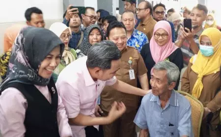 Dibuka Bupati Jember, Ratusan Orang Ikut Operasi Katarak Gratis