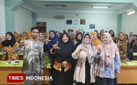 Tim Pengabdi Unisma Dampingi Pengembangan Modul Ajar Responsif Budaya Lokal di MGMP Bahasa Indonesia SMP