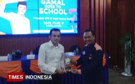 80 Siswa SMK PGRI 3 PGRI Kota Malang Dapat Bantuan PIP Dari dr Gamal  Komisi X DPR - RI