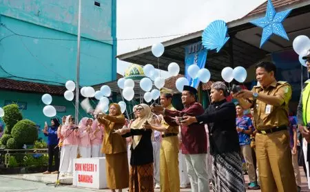 Bupati Banjarnegara Ajak Siswa SMK Negeri 1 Bawang Optimistis dan Berprestasi