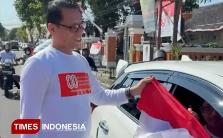 Setda Majalengka Bagikan Bendera Merah Putih untuk Semarakkan HUT RI ke-80