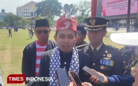 Hadiri Upacara HUT ke&#45;80 RI, Bupati Jember Fawait Pakai Syal Palestina