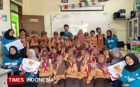 Semarak HUT RI ke&#45;80, Mahasiswa PPLK PGMI UNISMA Meriahkan Perlombaan di MINU Polowijen