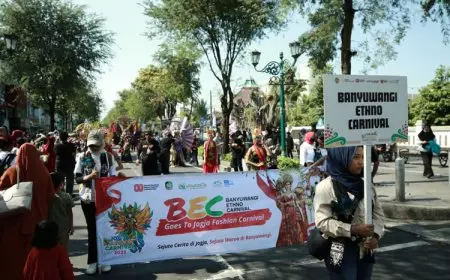 Pawai Banyuwangi Ethno Carnival Sihir Ribuan Penonton Jogja Fashion Carnival 2025