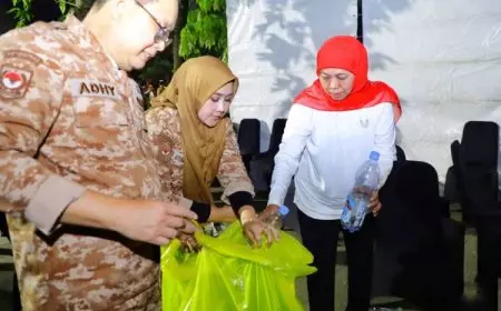 Gubernur Khofifah Turun Langsung Pastikan Taman Apsari Bersih dan Pulih Pasca Pesta Rakyat