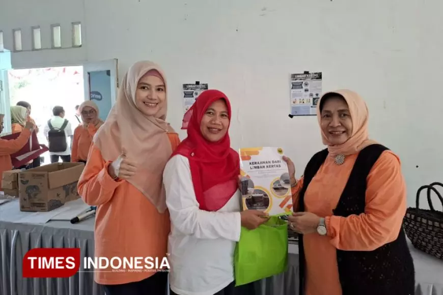 Tim Dosen FT UNJ Edukasi Warga Singasari Bogor untuk Sulap Limbah Kertas Jadi Produk Bernilai