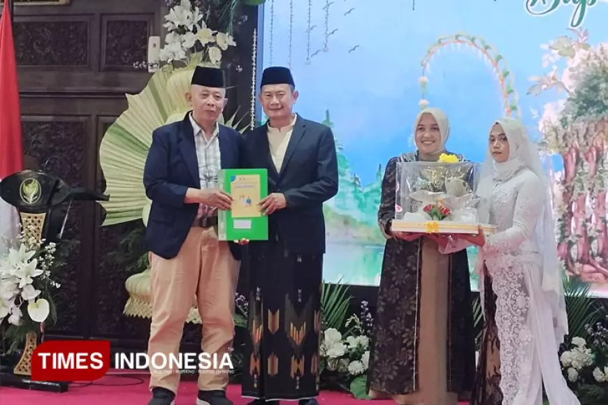 Jelang HUT ke&#45;80 RI, Pak Yes Mantu 31 Pasutri