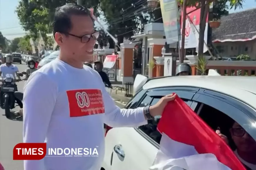 Setda Majalengka Bagikan Bendera Merah Putih untuk Semarakkan HUT RI ke&#45;80