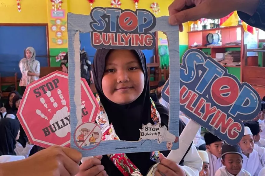 Mahasiswa KSM&#45;T Kelompok 28 Unisma Edukasi tentang Bahaya Narkoba dan Dampak Bullying
