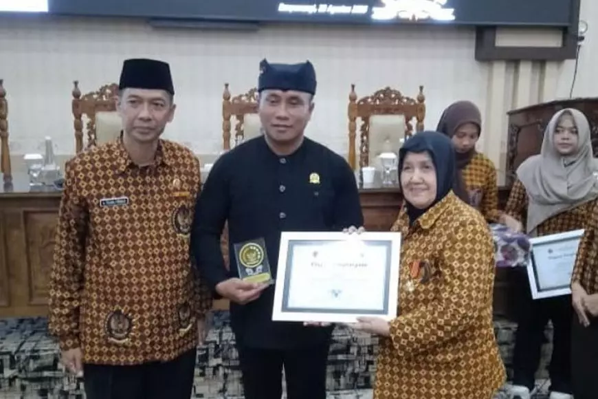Komitmen Lestarikan Nilai Juang, Ketua DPRD Banyuwangi Dianugerahi Penghargaan DHC 45