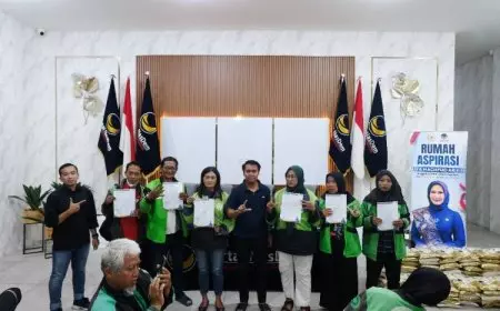 Lita Machfud Arifin Salurkan Beasiswa PIP untuk Anak Driver Ojol di Surabaya