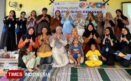 Tim PPK Ormawa Himako Unipma Sosialisasi Branding Kemasan untuk Pelaku UMKM Dusun Besek, Ngawi