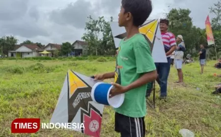 Lomba Sambitan Layangan Satukan Warga Lintas Generasi di Semboro Lor
