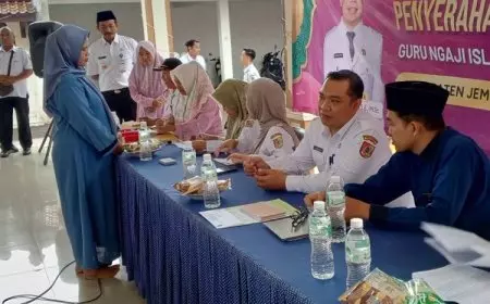 Tidak Antre di Bank, Ribuan Guru Ngaji Terima Insentif