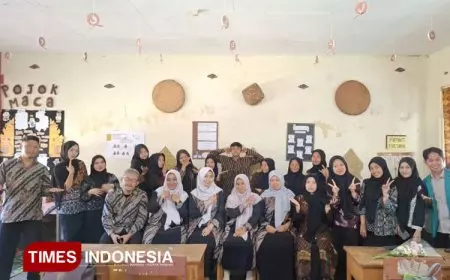 Mahasiswa KSM&#45;T FKIP UNISMA Bikin Pojok Baca, Dorong Literasi Siswa