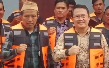 Antisipasi Cuaca Ekstrem, Nelayan Cianjur Terima Rompi Keselamatan