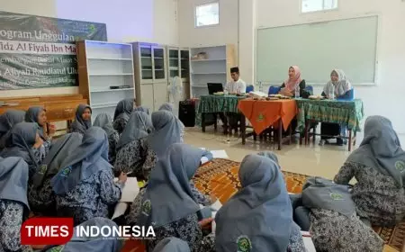 Dosen FKIP Unisma Dampingi Siswa MA Raudlatul Ulum Menulis di Media Massa