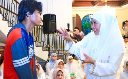 Gubernur Khofifah Serahkan Santunan Korban Rumah Terbakar di Jemur Wonosari Surabaya