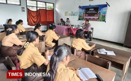 Police Go to School Satlantas Polres Sumba Timur Kenalkan Kesadaran Berlalu Lintas
