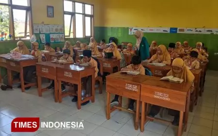 Pendampingan PPL UNISMA dalam Pembiasaan Tadarus Pagi Sebelum Belajar