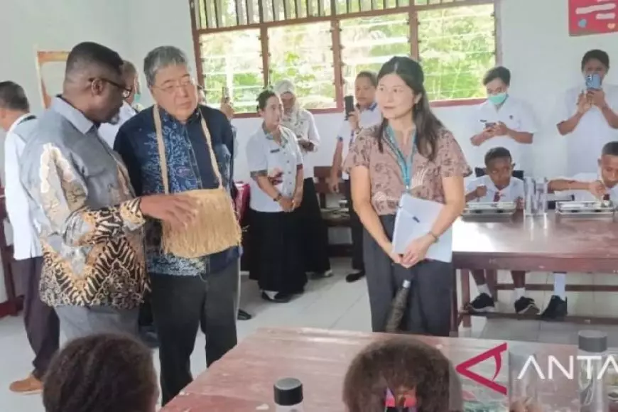 Jepang&#45;UNICEF Beri Makanan Bergizi Gratis untuk Siswa SD di Biak Numfor