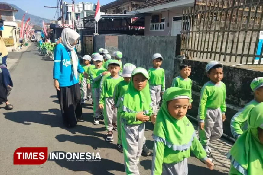 RA Khodijah Ngroto Bersama Mahasiswa PPLK UNISMA Tanamkan Kepedulian Lingkungan Sejak Dini