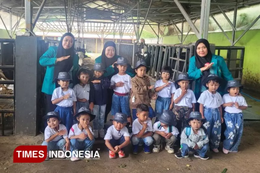 Keseruan Program Kelas Petualang oleh Mahasiswa Unisma di KB Flamboyan