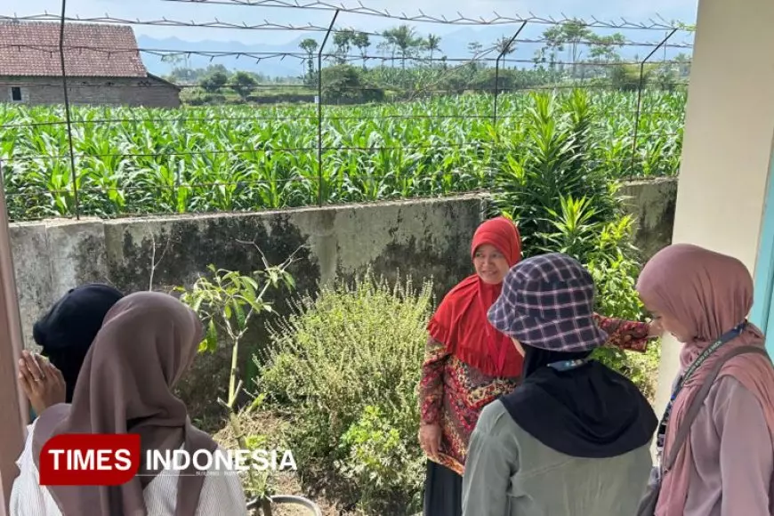 KSM&#45;T Kelompok 23 UNISMA Dukung Lurah dalam Lomba dengan Inovasi QR Code Tanaman TOGA