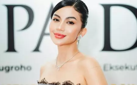 Ariel Tatum dan Kuasa Songket di Premiere "Siapa Dia"